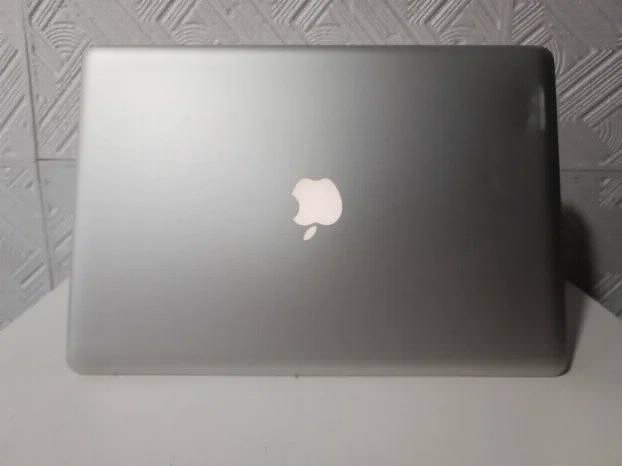 Macbook Pro 15inch i7 4gb 500gb El capitan