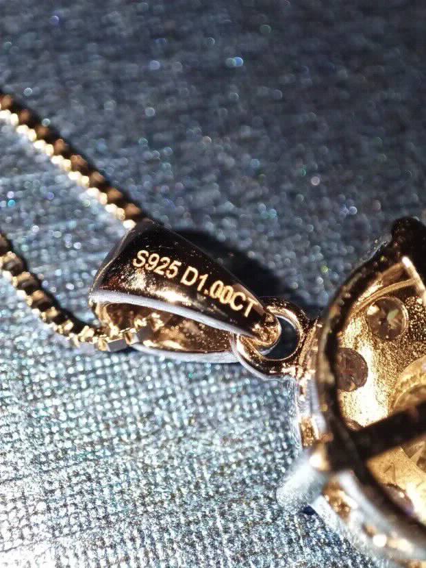 Deluxe S925 Ogrlica sa 9 Mojsanit Dijamanata ukupno 1CT