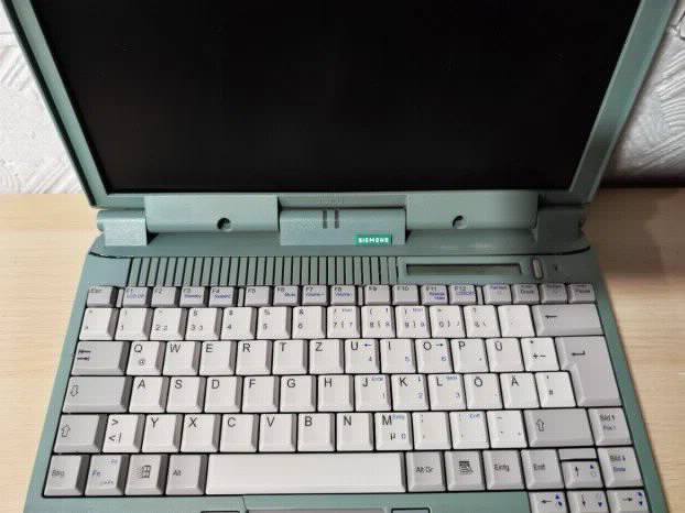 RETRO siemens 233mhz 32ram 6gb windows 98 com lpt