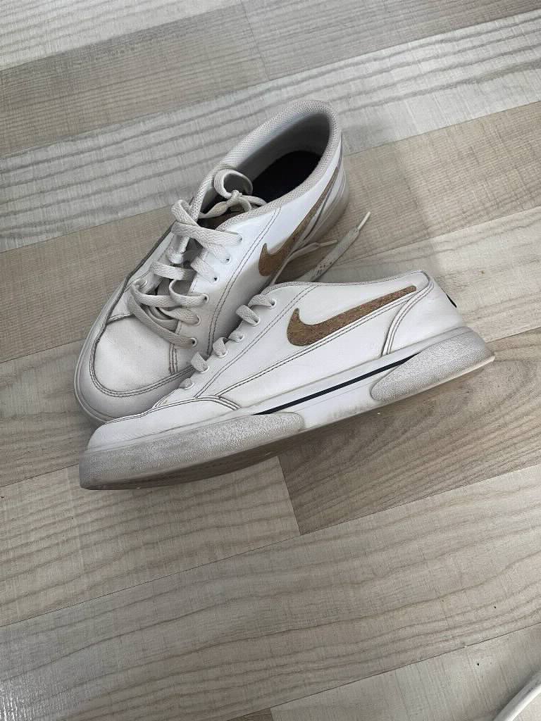 Bele Nike patike 42