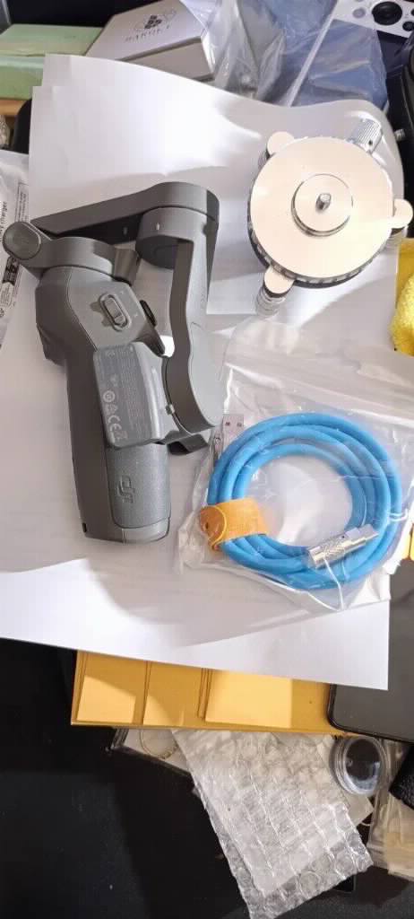 DJI Osmo Mobile 3 - Sklopiv gimbal + Metalna baza i Usb kabl