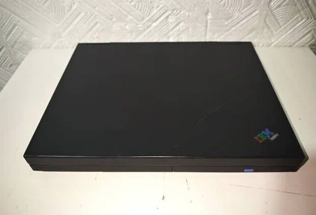 RETRO ibm 600e Pentium 2 128 ram 20gb hdd. Comport Win 98