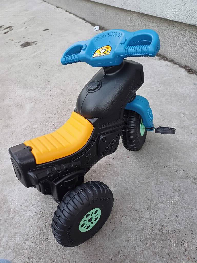 Novi motor za decu sa sigurnosnim ručkama