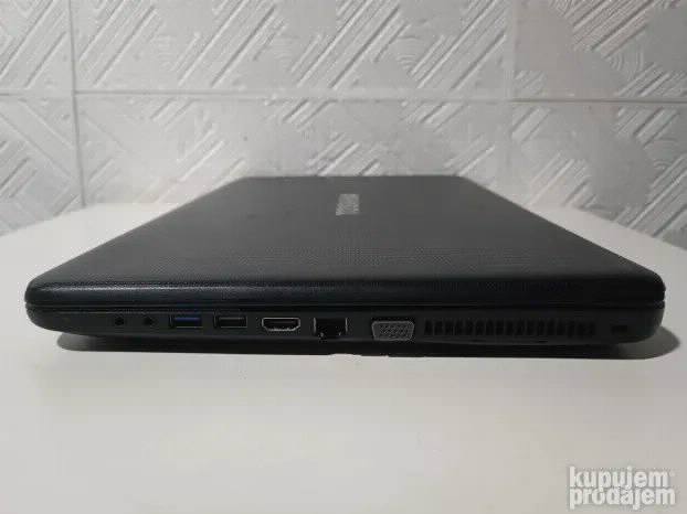 Toshiba. 17.3 i3 2gen 4gb 250gb intel hd