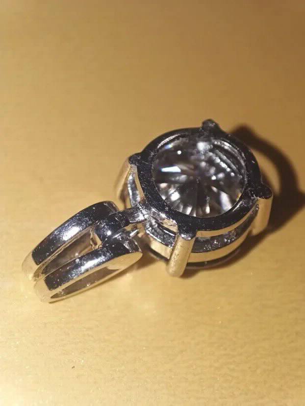 S925 Srebrni Privezak sa Sivim Mojsanit Dijamantom 2CT/8mm