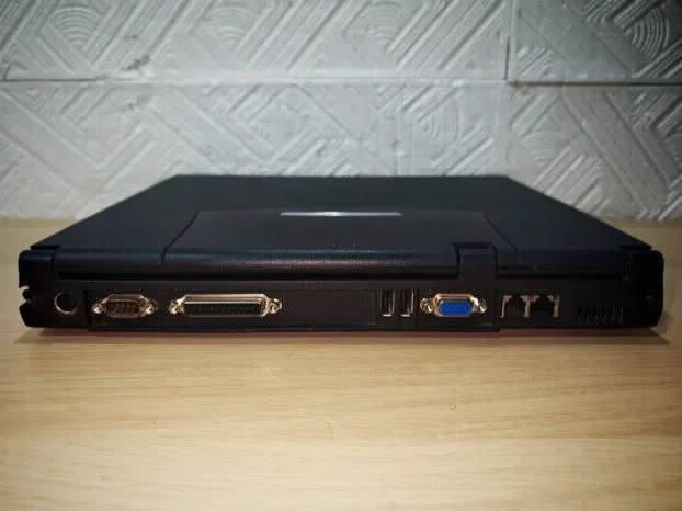 RETRO Acer 800mhz 512 ram  14.1inch Comport lpt  Windows xp
