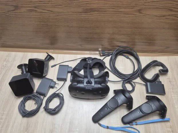 HITNO : HTC Vive VR (Komplet Set) - Kućno korišćen,  odlicno stanje