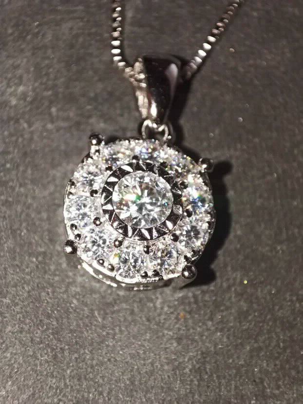 Deluxe S925 Ogrlica sa 9 Mojsanit Dijamanata ukupno 1CT