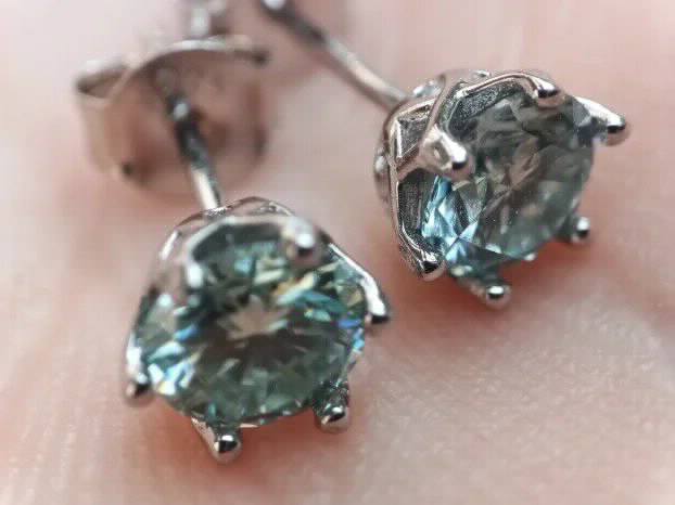 S925 Mindjuse s 2 Light Blue Mojsanit Dijamanta po 0,5CT/5mm