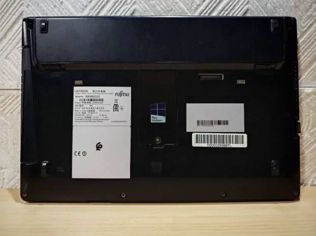 Fujitsu i7 6gen 8gb 256ssd touchscreen