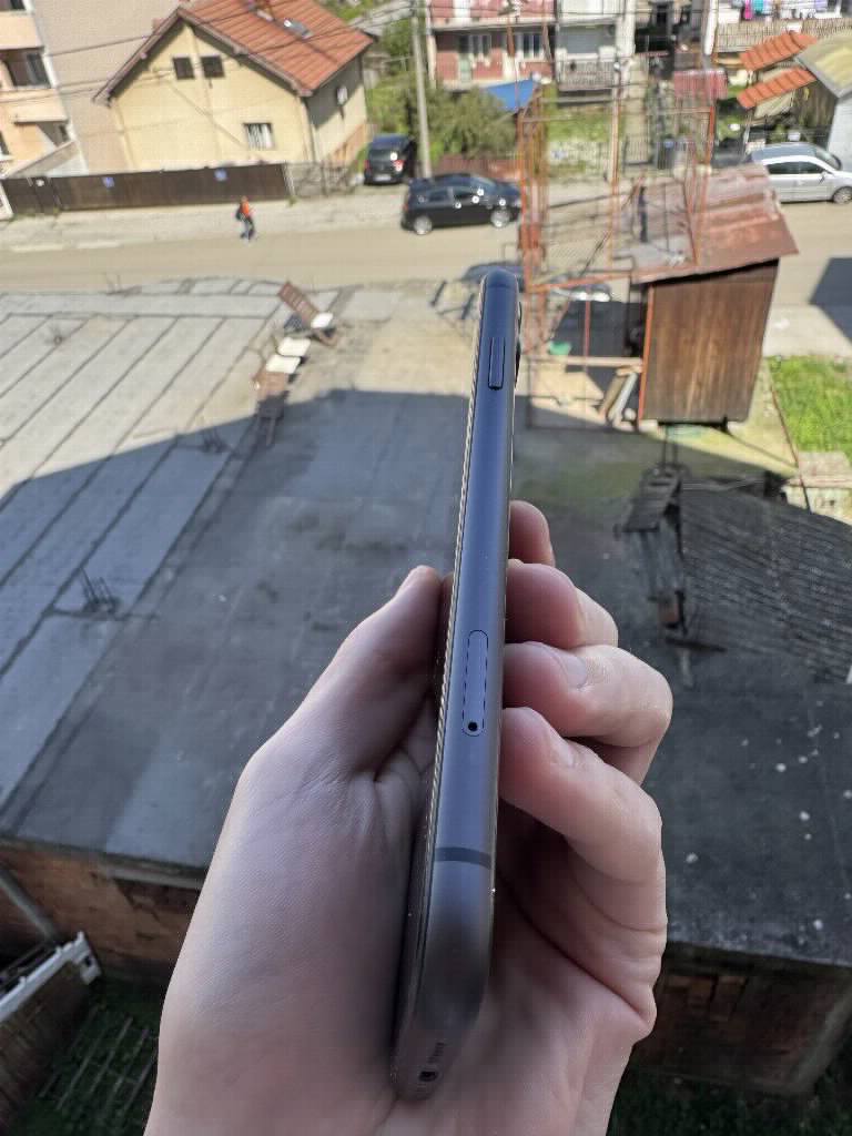 iPhone 11 64GB Crni - Perfektno Očuvan