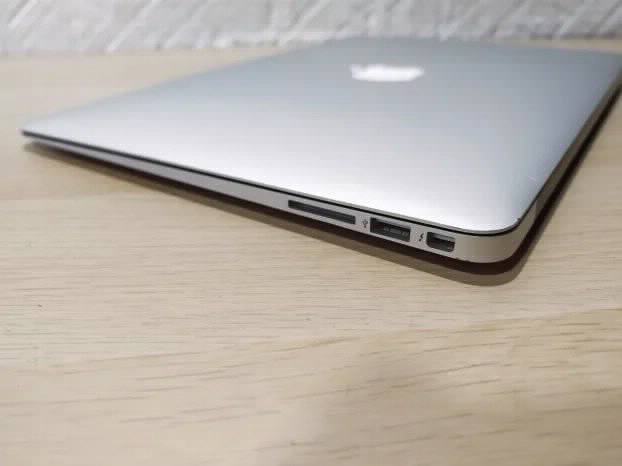 Apple Macbook Air 2017 i5 8gb 128ssd 13.3 Monterey
