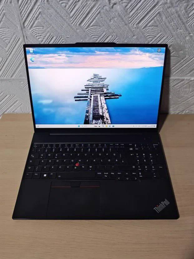Lenovo Thinkpad E16 Ryzen 5 7300 16gb 512 ssd 16inch FHD