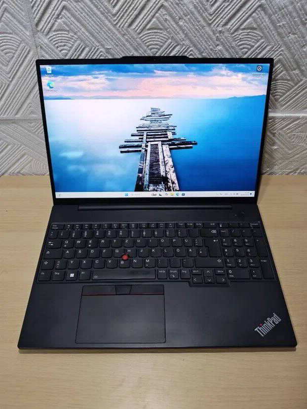 Lenovo Thinkpad E16 Ryzen 5 7300 16gb 512 ssd 16inch FHD