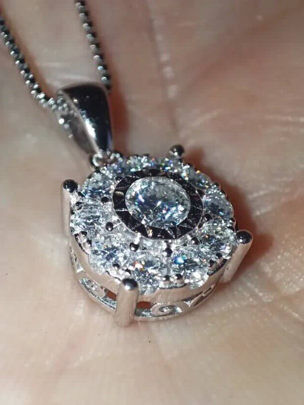 Deluxe S925 Ogrlica sa 9 Mojsanit Dijamanata ukupno 1CT