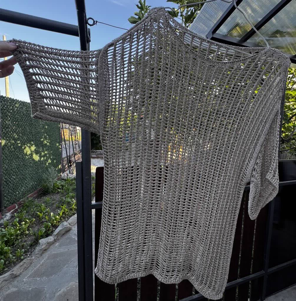 Rupičasta oversize haljina za plažu medium