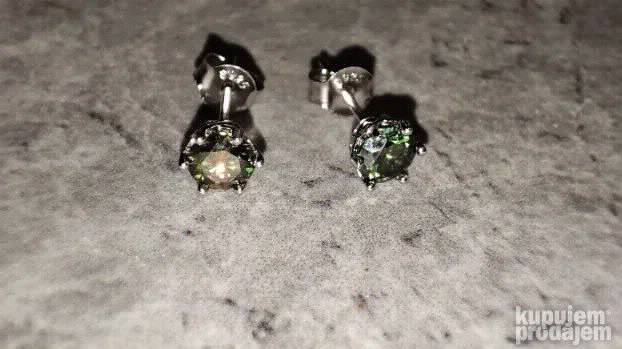 NOVO: S925 Mindjuse 2 x 5mm/0,5CT Zeleni Mojsanit Dijamant