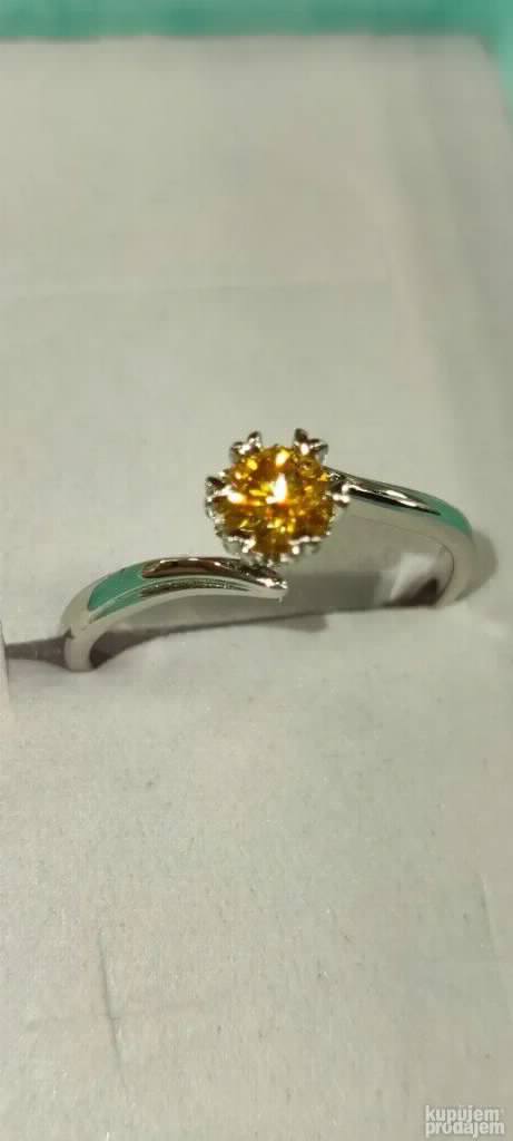 S925 Srebrni Prsten sa GOLD Mojsanit Dijamantom 5mm + GRA