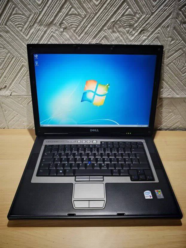Dell D820 Comport win7 2gb 100gb 15.4